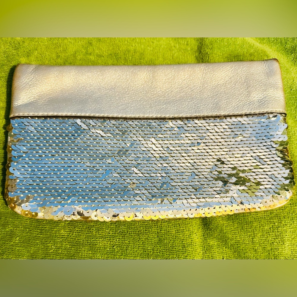 Coach Rare Poppy Sliver Sequin Extra Large Wristlet🔥🔥🔥 - Picture 2 of 7